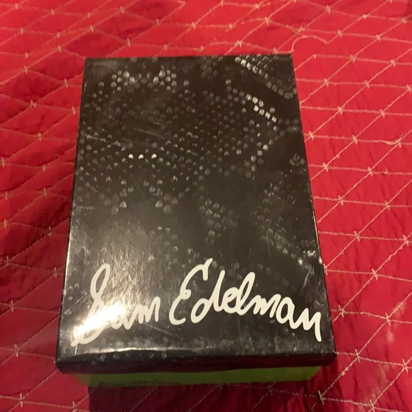 New in the box - Picture 5 of 5